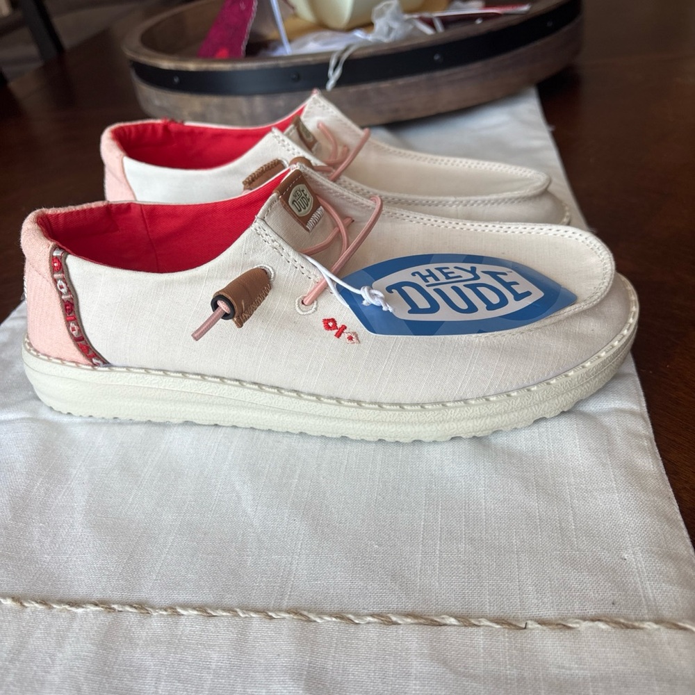 NWOB- HEYDUDE Wendy Chambray Boho Canvas Shoes for Ladies - Natural - Size 9 - Picture 6 of 8